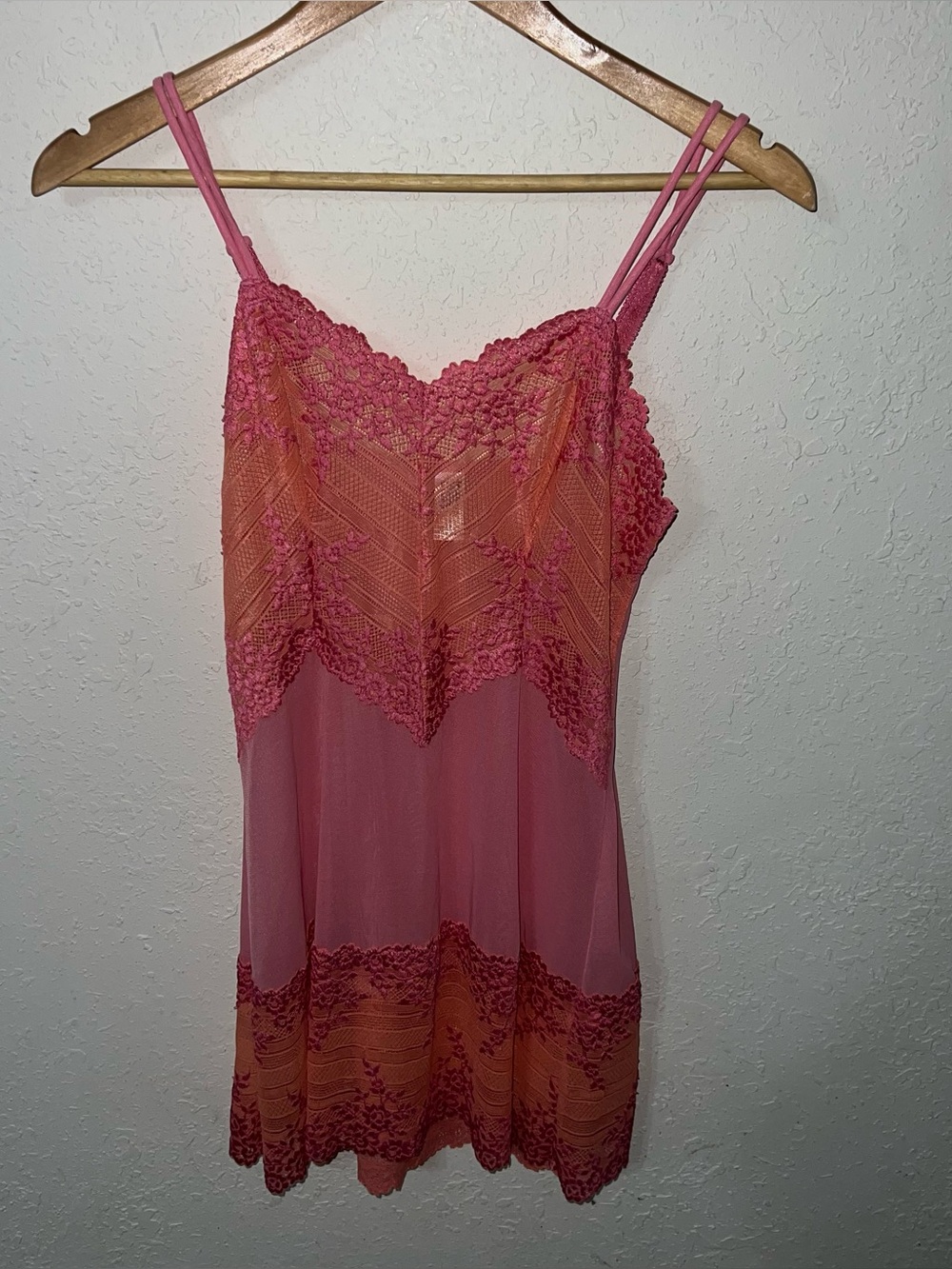 Wacoal Embrace Lace Sheer Chemise Lingerie Nightgown Pink Orange Size Medium.
